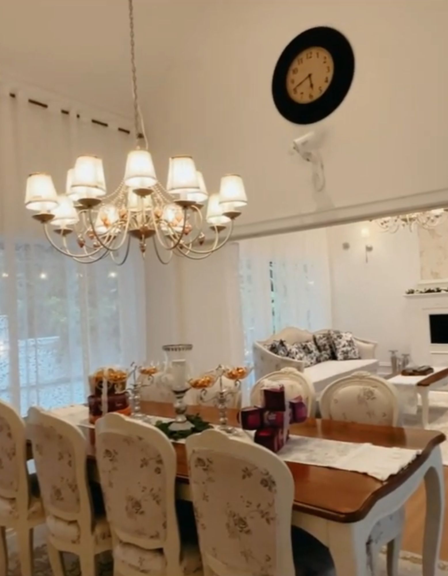 masterpiece design studio dining area (5)