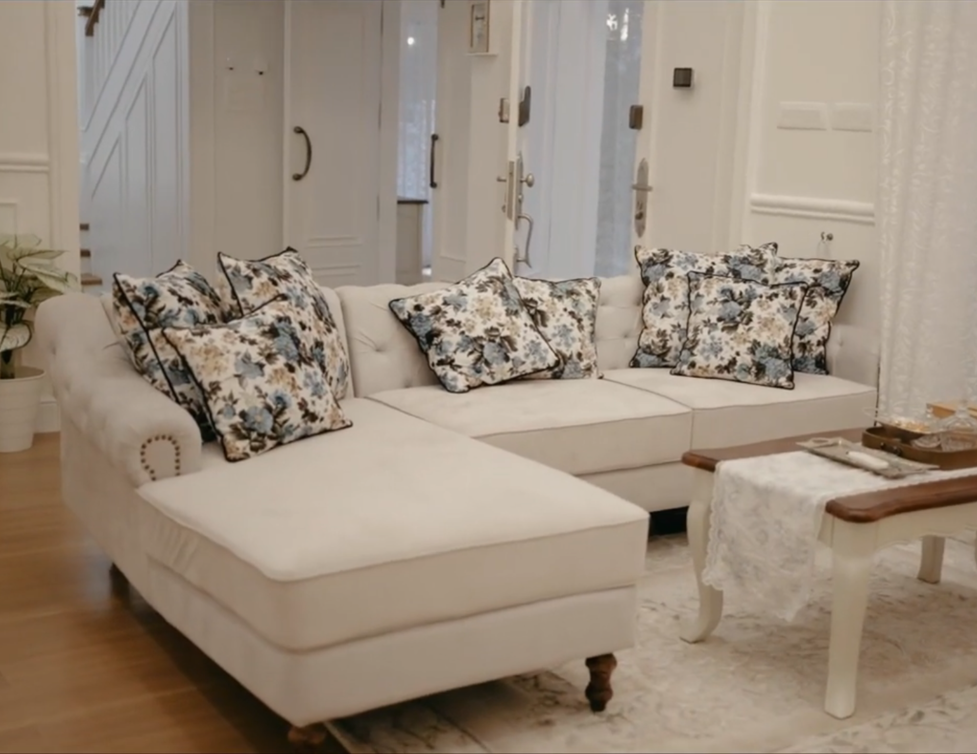 masterpiece design studio living area (6)